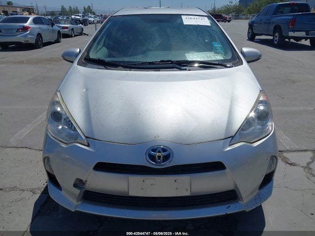 JTDKDTB38E1061202 Toyota Prius C Two