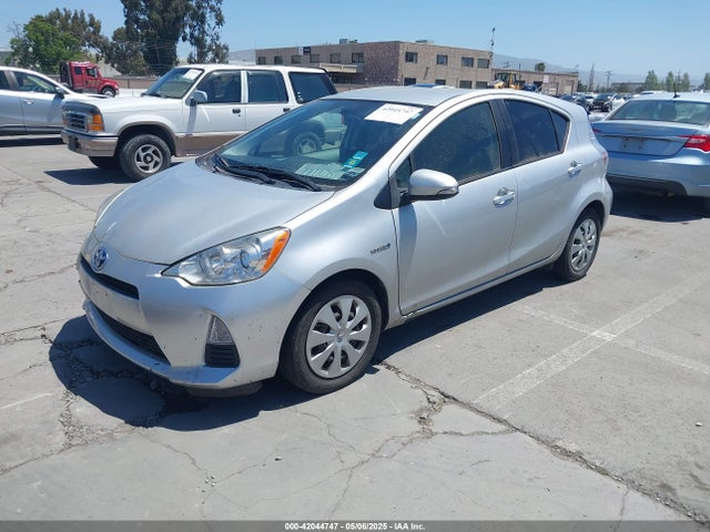 JTDKDTB38E1061202 Toyota Prius C Two