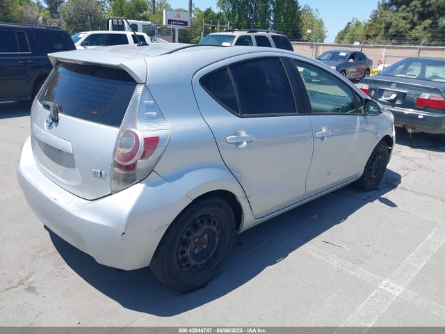 JTDKDTB38E1061202 Toyota Prius C Two