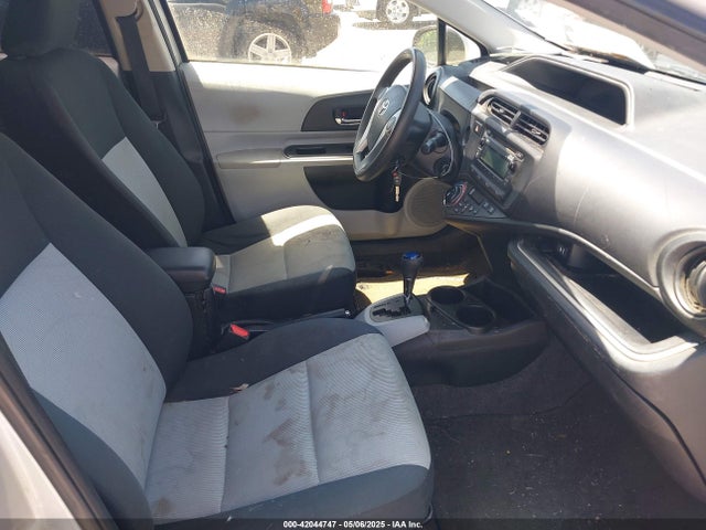 JTDKDTB38E1061202 Toyota Prius C Two