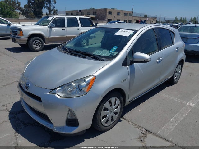 JTDKDTB38E1061202 Toyota Prius C Two