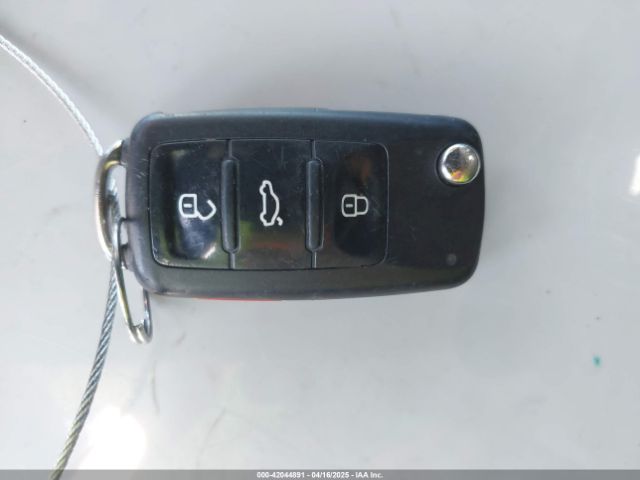 WVGAV7AX9GW601453 Volkswagen TIGUAN S