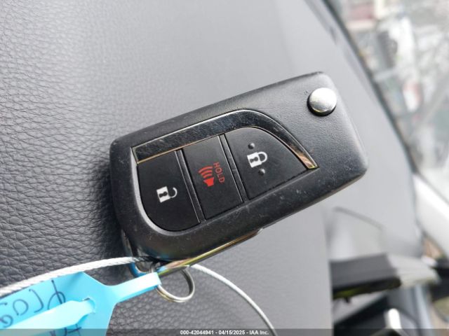 2T3G1RFV6KW043811 Toyota RAV4 LE
