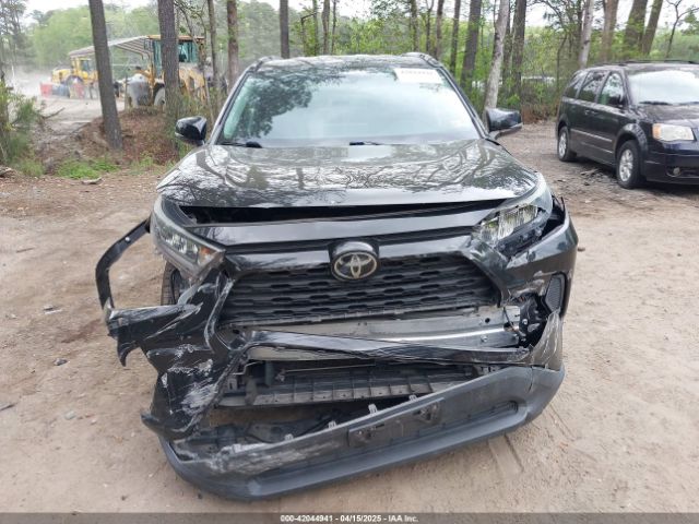 2T3G1RFV6KW043811 Toyota RAV4 LE