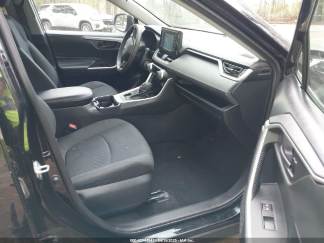 2T3G1RFV6KW043811 Toyota RAV4 LE