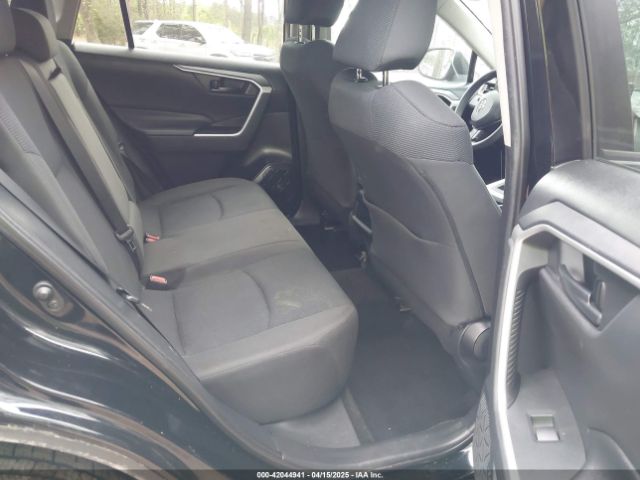 2T3G1RFV6KW043811 Toyota RAV4 LE