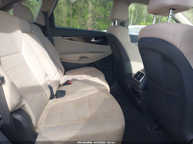 5XYPGDA33KG554768 KIA Sorento 2.4l Lx