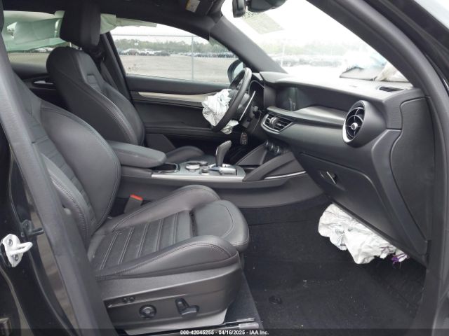 2024 ALFA ROMEO STELVIO ZASPAKBN0R7D75947 Photo 4