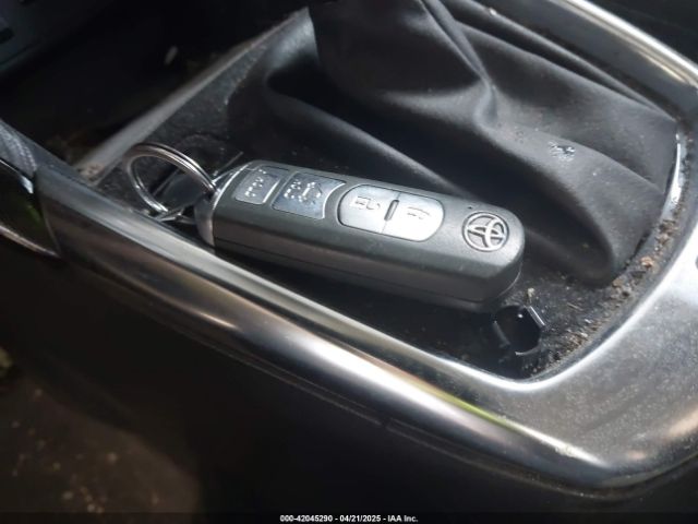 3MYDLBYV4JY317051 Toyota YARIS IA