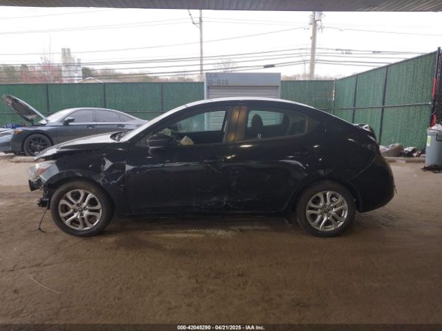 3MYDLBYV4JY317051 Toyota YARIS IA
