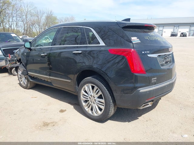 2017 CADILLAC XT5 1GYKNERSXHZ110826 Photo 2