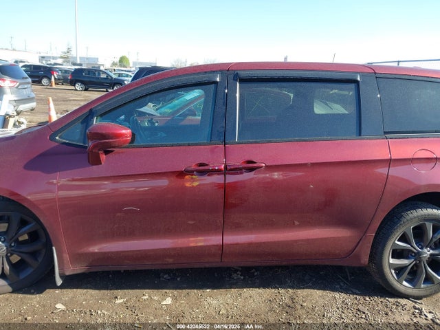 Chrysler Pacifica Touring Plus 2018 2C4RC1FG7JR353481 Image 15