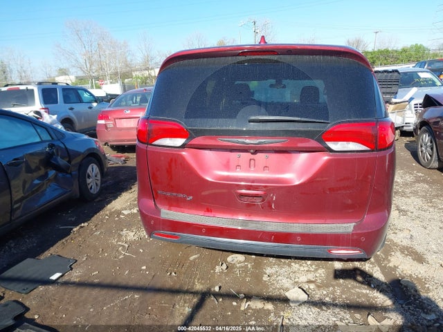 Chrysler Pacifica Touring Plus 2018 2C4RC1FG7JR353481 Image 17