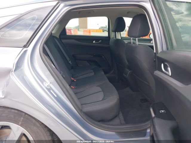 5XXG24J29MG027170 KIA K5 LX