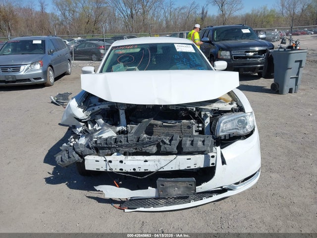 2C3CCAAG8JH338608 Chrysler 300 Touring