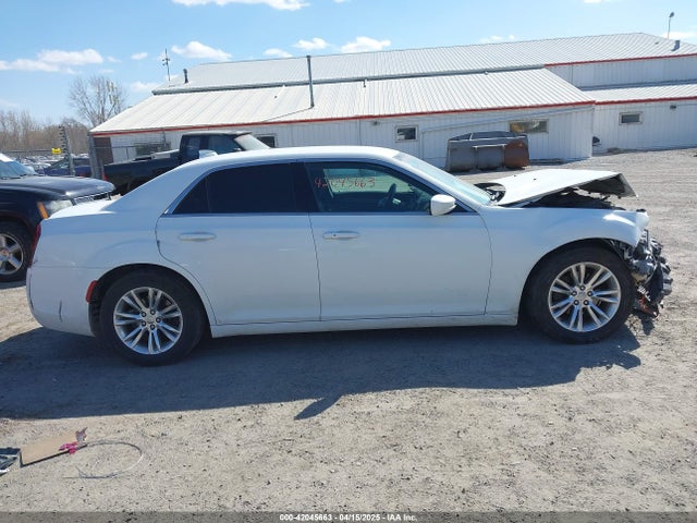 2C3CCAAG8JH338608 Chrysler 300 Touring