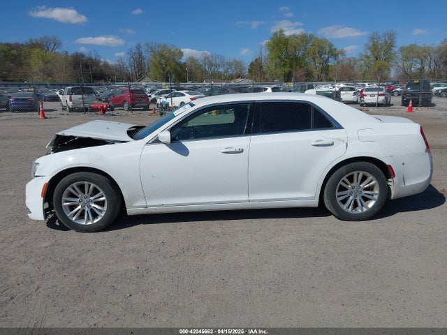 2C3CCAAG8JH338608 Chrysler 300 Touring