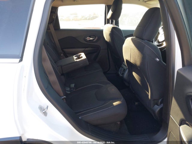 1C4PJMCS0FW788168 Jeep Cherokee Latitude