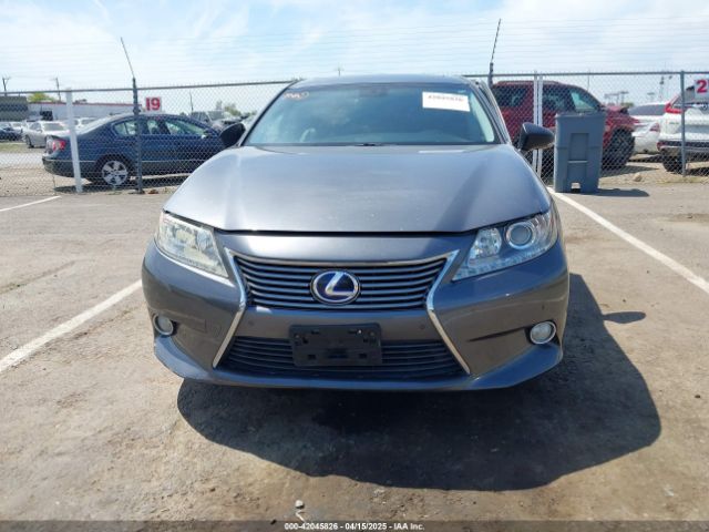 JTHBW1GGXF2095128 Lexus ES 300H