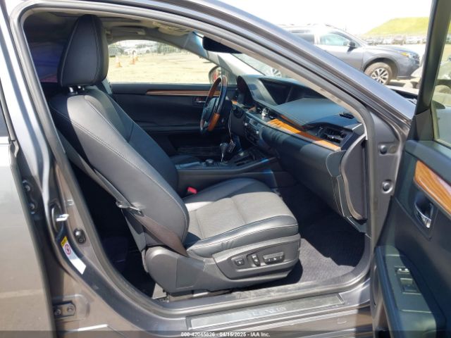 JTHBW1GGXF2095128 Lexus ES 300H