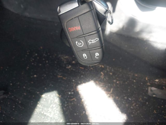 1C3CCCEG8FN624043 Chrysler 200 C