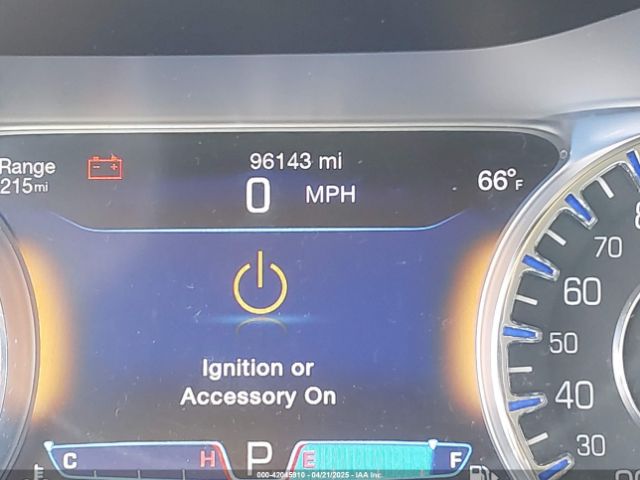 1C3CCCEG8FN624043 Chrysler 200 C