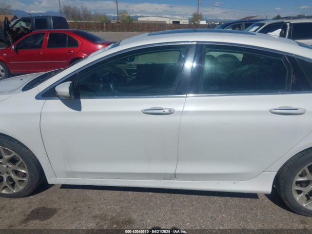 1C3CCCEG8FN624043 Chrysler 200 C