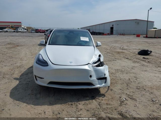 7SAYGDEE4PF755175 Tesla Model Y
