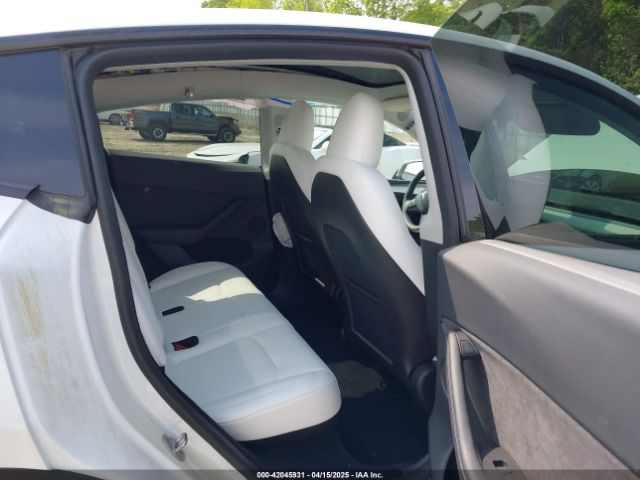 7SAYGDEE4PF755175 Tesla Model Y