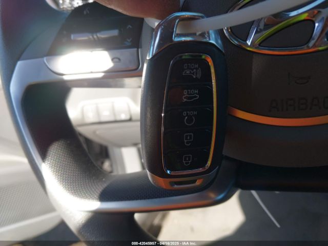 KMHLM4AG6PU604588 Hyundai ELANTRA SEL