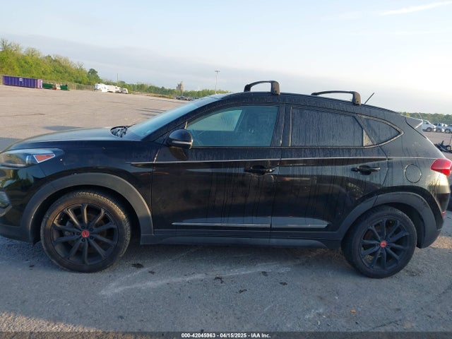 KM8J33A2XHU462806 Hyundai Tucson Night