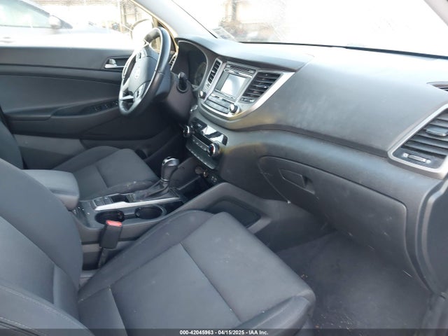 KM8J33A2XHU462806 Hyundai Tucson Night
