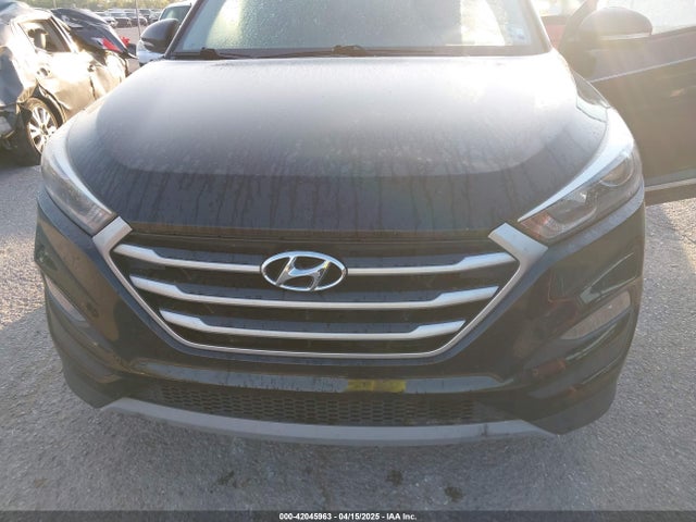 KM8J33A2XHU462806 Hyundai Tucson Night