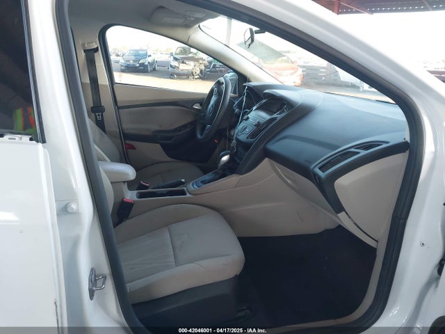 1FADP3K21JL217530 Ford FOCUS SE