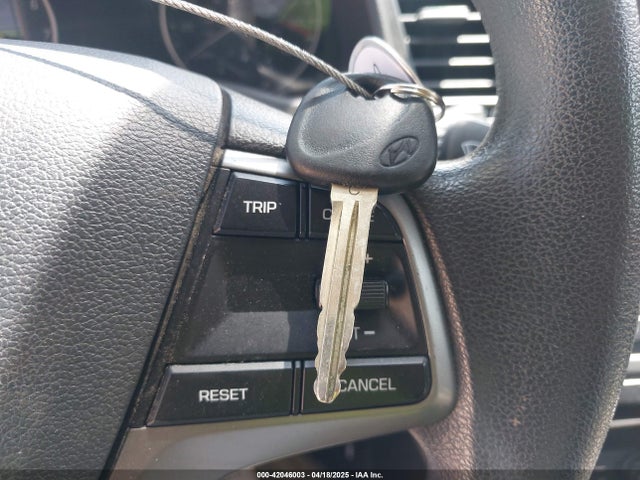 KMHD74LF5HU086894 Hyundai ELANTRA SE