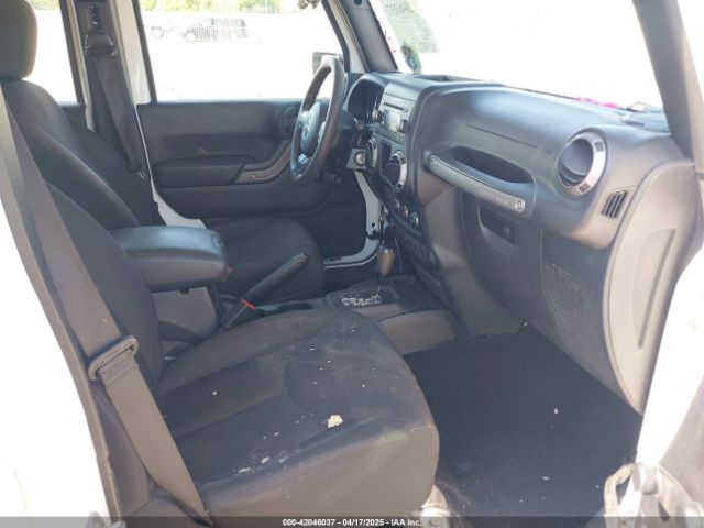 1C4BJWDG8HL536673 Jeep Wrangler Unlimited Sport 4x4
