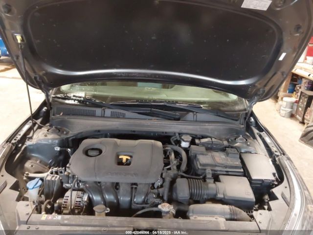 3KPF24AD8NE500693 KIA Forte Lxs