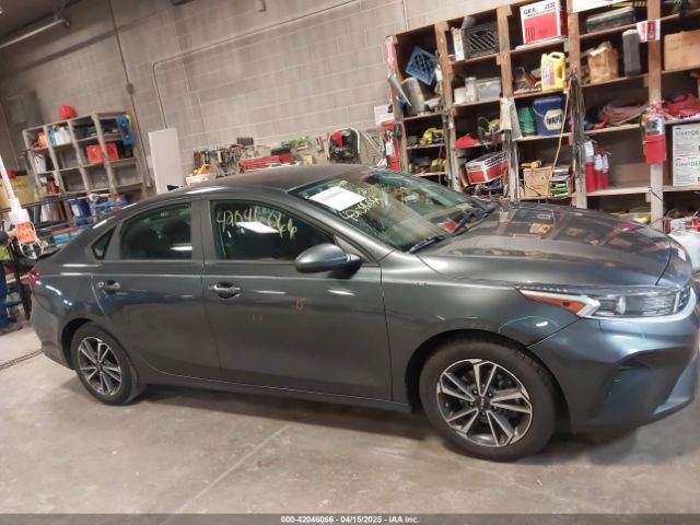 3KPF24AD8NE500693 KIA Forte Lxs