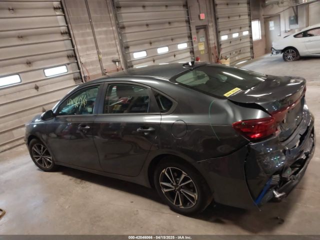 3KPF24AD8NE500693 KIA Forte Lxs