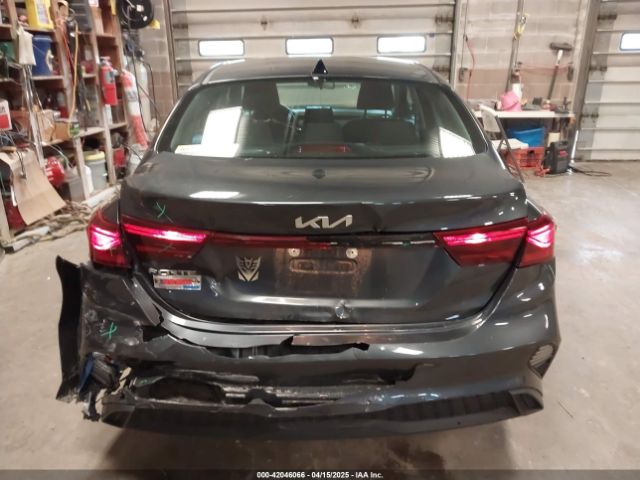 3KPF24AD8NE500693 KIA Forte Lxs