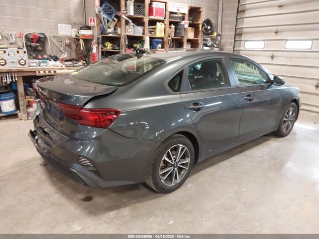 3KPF24AD8NE500693 KIA Forte Lxs
