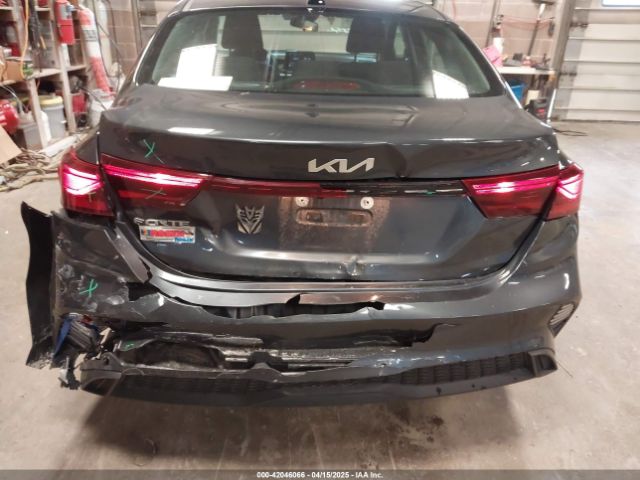 3KPF24AD8NE500693 KIA Forte Lxs