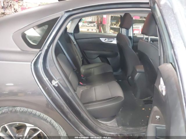 3KPF24AD8NE500693 KIA Forte Lxs
