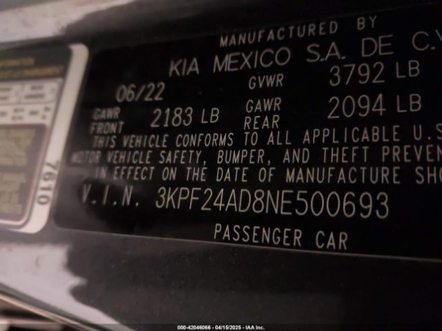 3KPF24AD8NE500693 KIA Forte Lxs