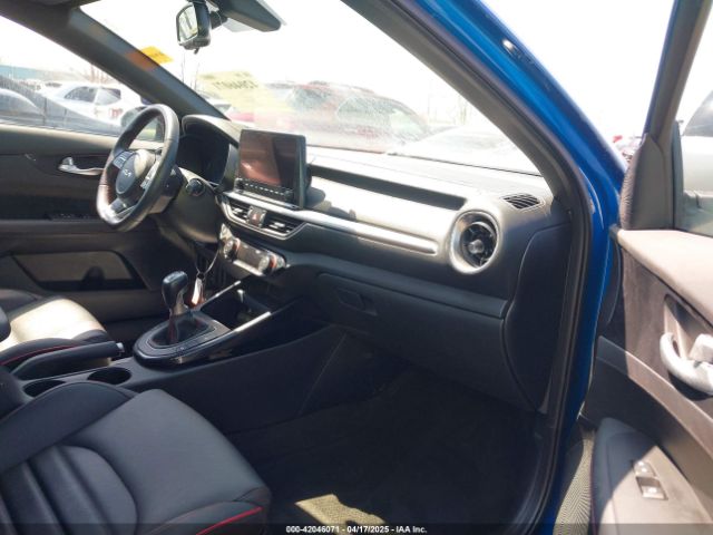 3KPF44AC2PE526176 KIA Forte Gt Manual