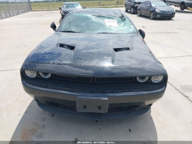 2C3CDZAG9JH172319 Dodge Challenger Sxt Plus