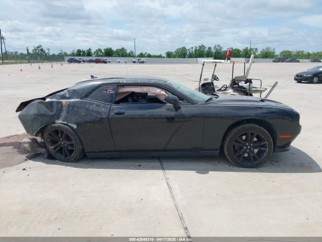 2C3CDZAG9JH172319 Dodge Challenger Sxt Plus