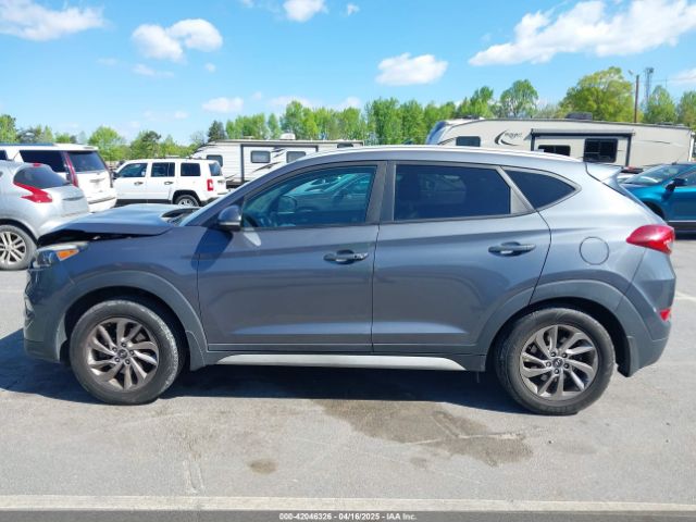 KM8J3CA46HU441212 Hyundai Tucson Se Plus