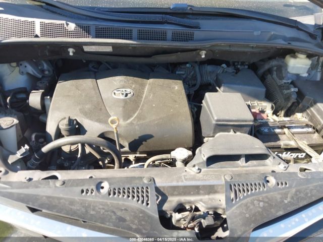 5TDKZ3DC1JS937801 Toyota Sienna Le 8 Passenger