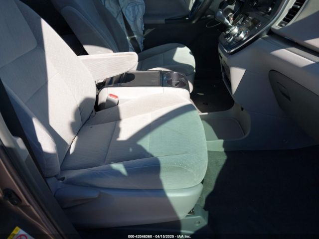 5TDKZ3DC1JS937801 Toyota Sienna Le 8 Passenger